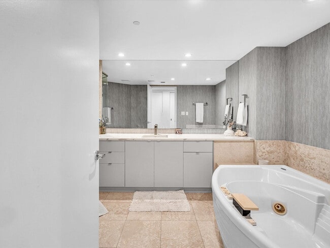 Building Photo - 1600 S Ocean Blvd