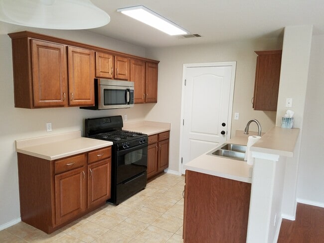 Building Photo - 3608 Savage Springs Dr