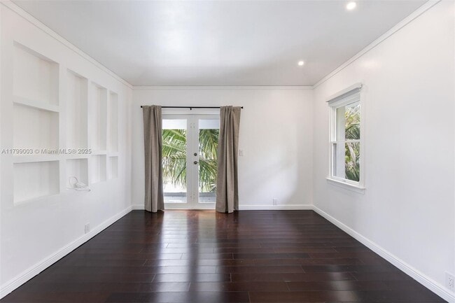 Building Photo - 610 Sabal Palm Rd
