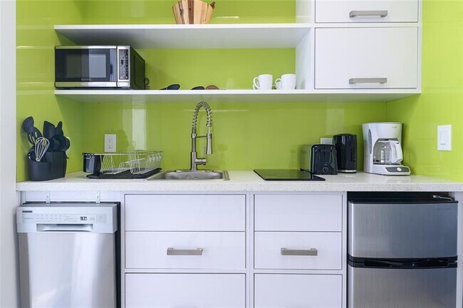 Building Photo - 1020 N Victoria Park Rd