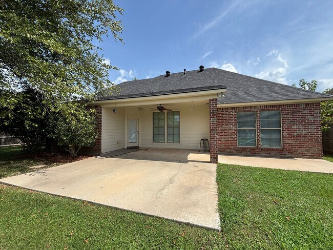 Building Photo - GATED COMMUNITY OFF SLIGO ROAD IN SOUTH BOSSIER (10 Miles from Barksdale Air Force Base)