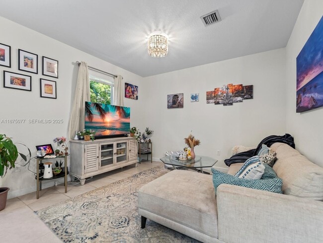 Building Photo - 1108 SE 26th Ter