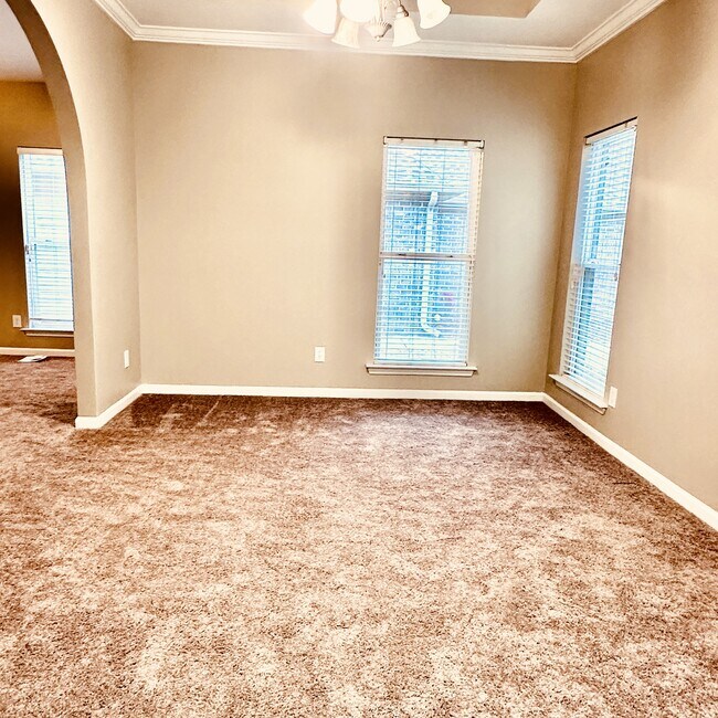 Building Photo - 5333 Cottage Cir