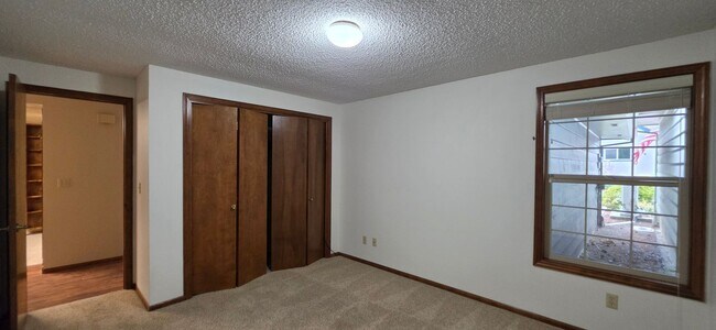 Building Photo - 1110 NW Springwood Ln
