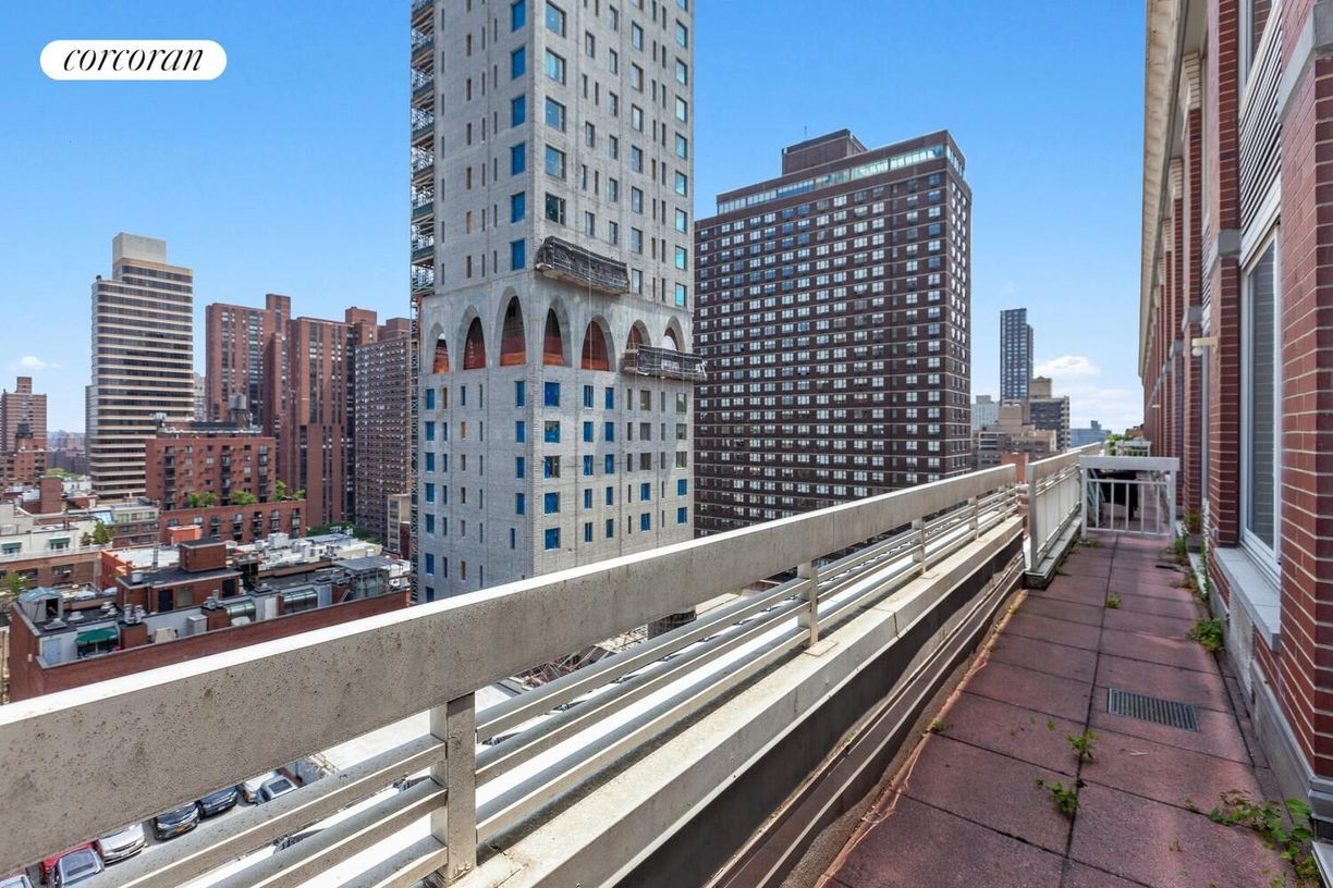 Building Photo - 170 E 87th St