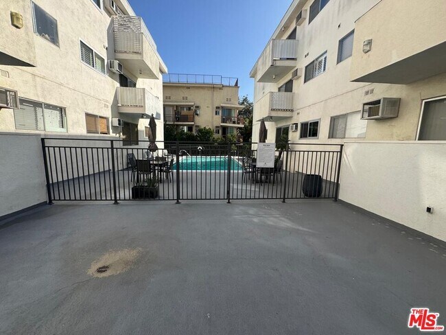 Building Photo - 960 Larrabee St