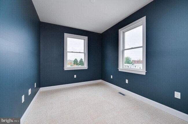 Building Photo - 1020 Penn St