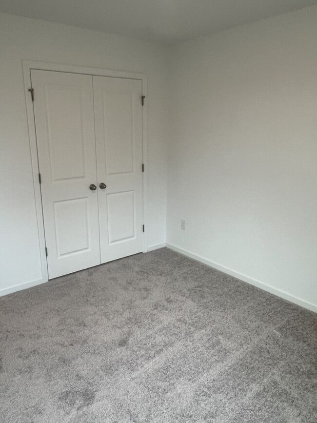 Building Photo - Bright & Modern 3-Bedroom Townhome in a Prime Triangle Location!