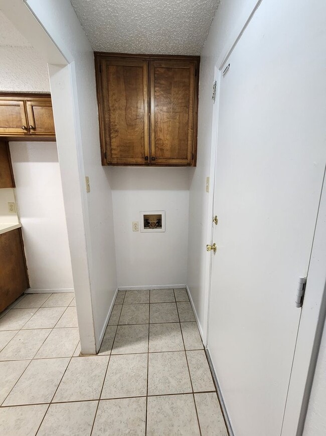 Building Photo - Charming 2 bedroom Duplex in Burleson