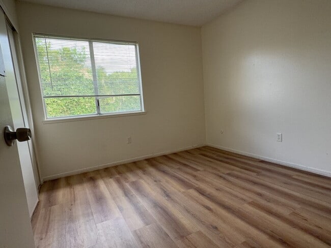 Building Photo - Charming 3-Bed Oasis with 2 Baths on Olymp...