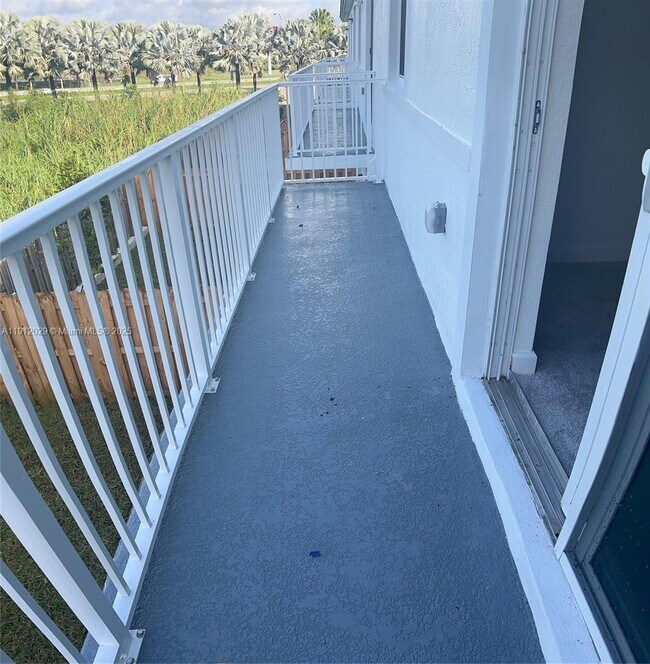 Building Photo - 1406 SE 6th Rd