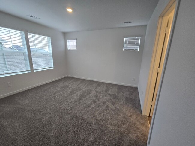 Building Photo - Brand New Townhome within walking distance to Elementary School