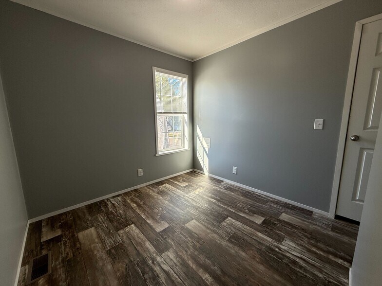 Building Photo - 11853 Cascade Cir