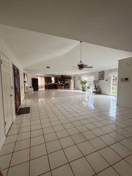 Building Photo - 605 N Mildred Ave