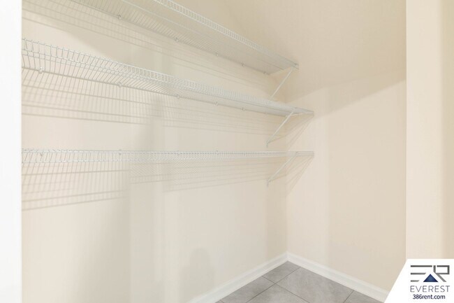 Building Photo - 152 Redbud Rd