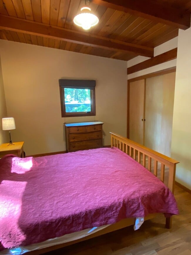 Building Photo - ALL UTILITIES INCLUDED! ~ 3 Bedroom 1 Bath