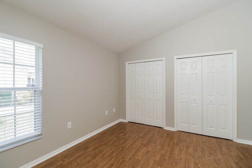 Building Photo - 3157 Oakpark Dr