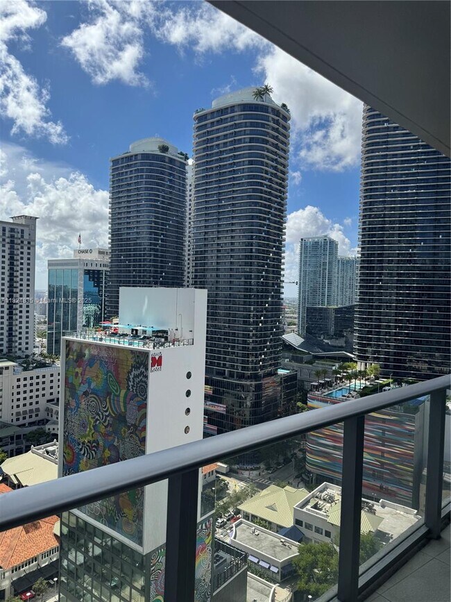 Building Photo - 1010 Brickell Ave