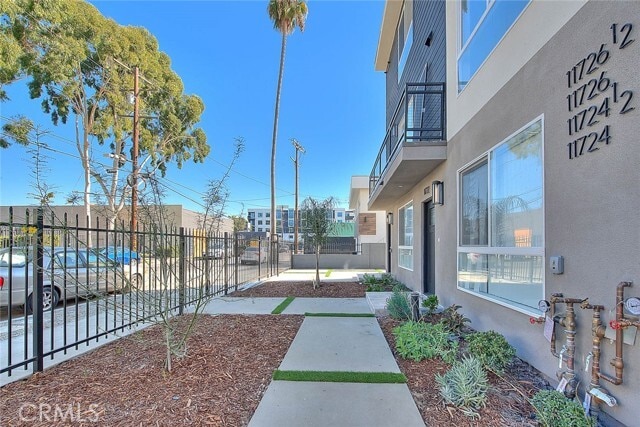 Building Photo - 11726 Hamlin St