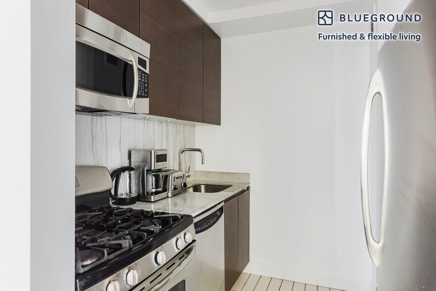 Building Photo - 235 W 48th St