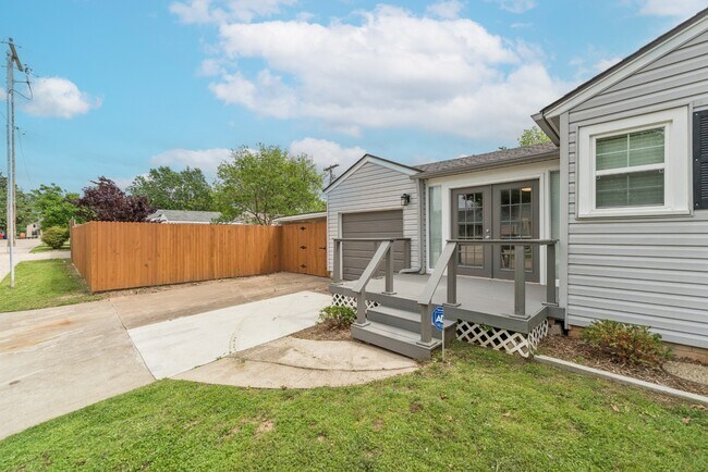 Building Photo - 3815 S Cincinnati Ave