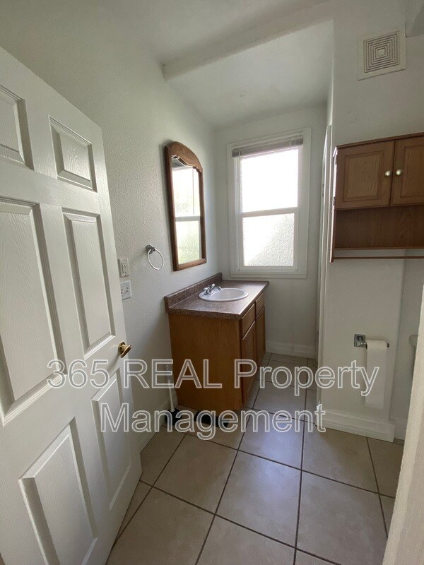Building Photo - 1431 11 Street, Unit A