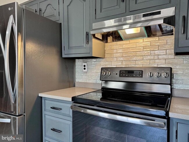 Building Photo - 401 Butternut Ct