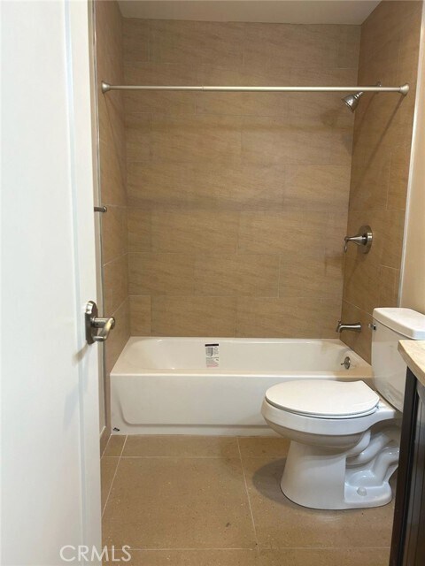 Building Photo - 628 W 59th Pl