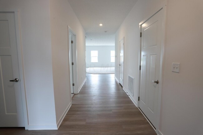 Building Photo - 464 Rochdale Run