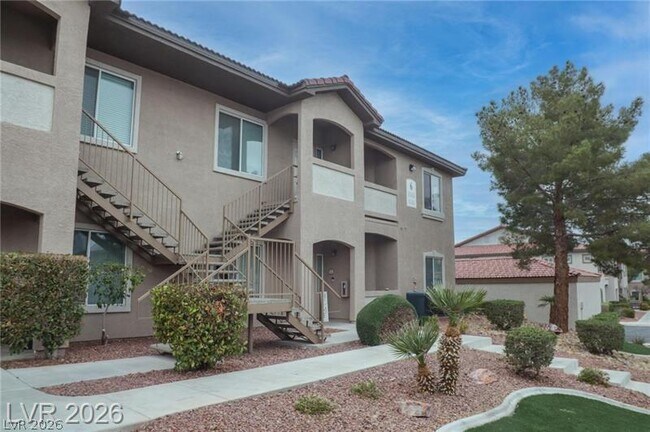 Building Photo - 2305 W Horizon Ridge Pkwy