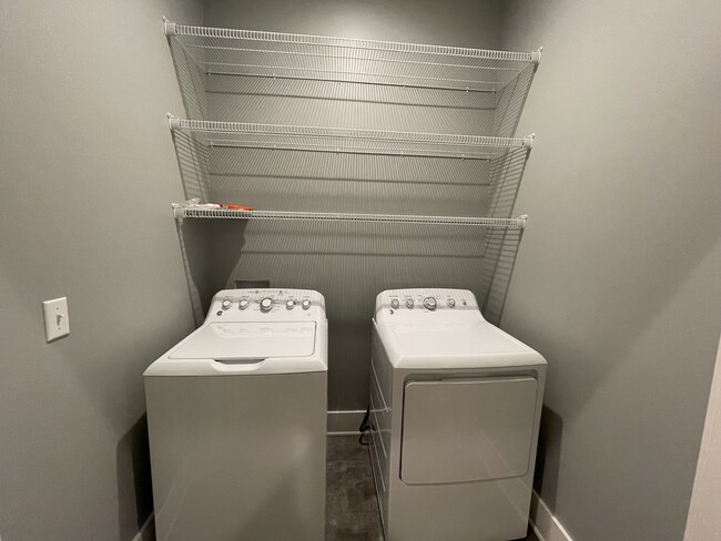 Full washer & dryer in unit. - 204 E Broadway Ave