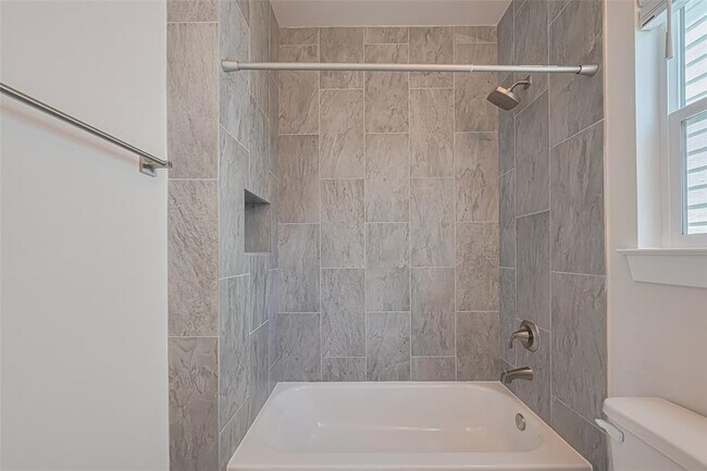 Building Photo - 1237 W 23rd St