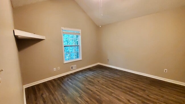 Bed #1 - 2931 Lakemont Dr SW