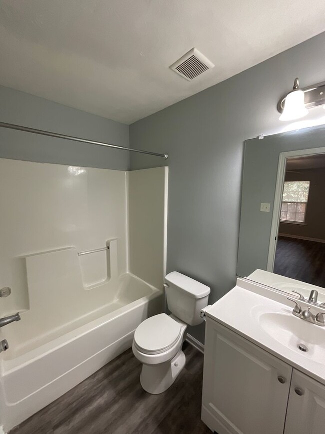 Building Photo - 4463 Belair Dr