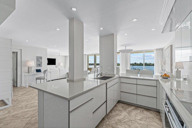 Building Photo - 2784 S Ocean Blvd
