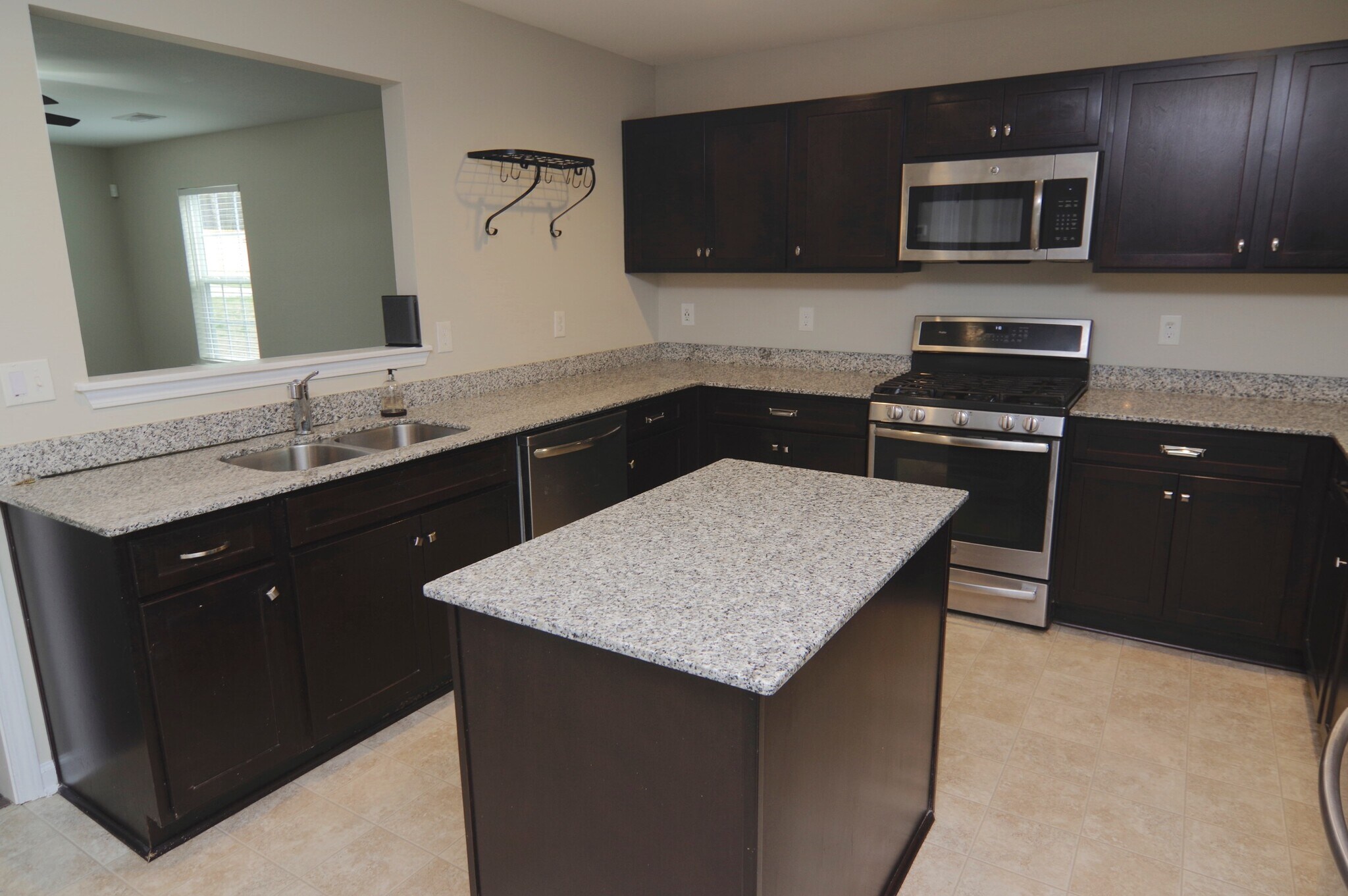 Building Photo - 129 Vermillion Dr