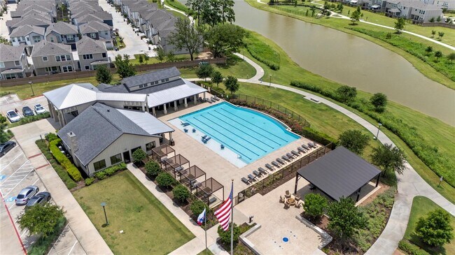 Building Photo - 10009 Granary Dr