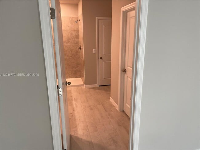 Building Photo - 455 Londrina Dr