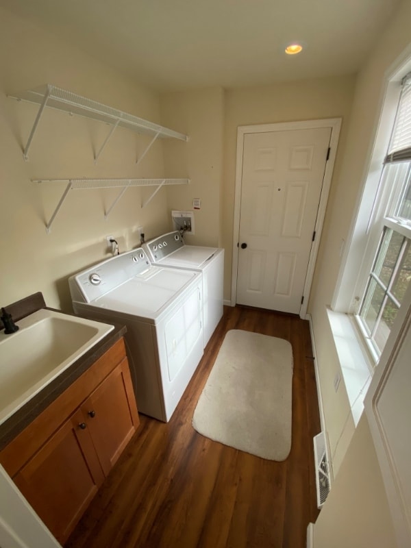 Building Photo - 2094 Fieldcrest Dr