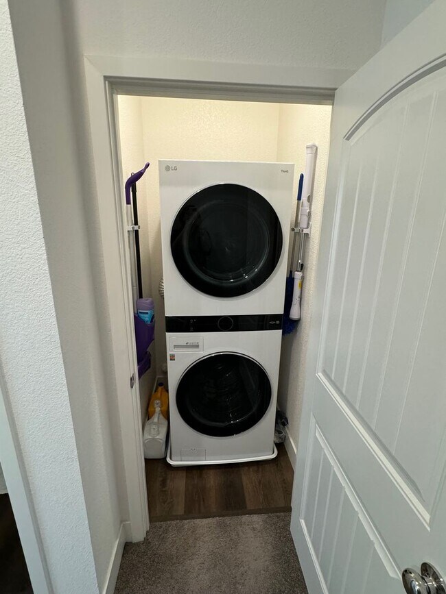 Building Photo - 5301 E Commerce Way