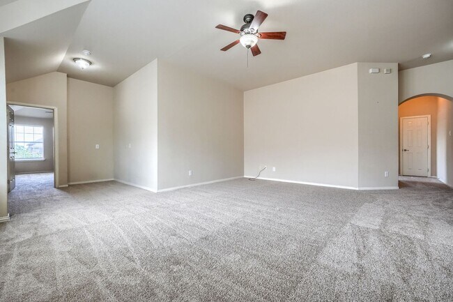 Building Photo - 5 Bedroom Home with Brand-New Carpet in Grayhawk | 3-Car Garage | Frisco ISD | Game Room