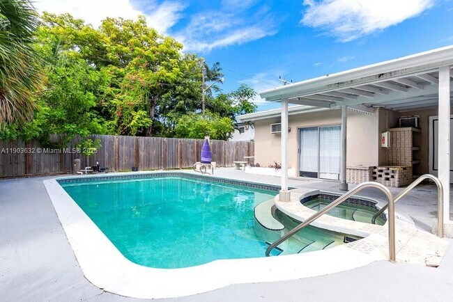 Building Photo - 2019 Fletcher St