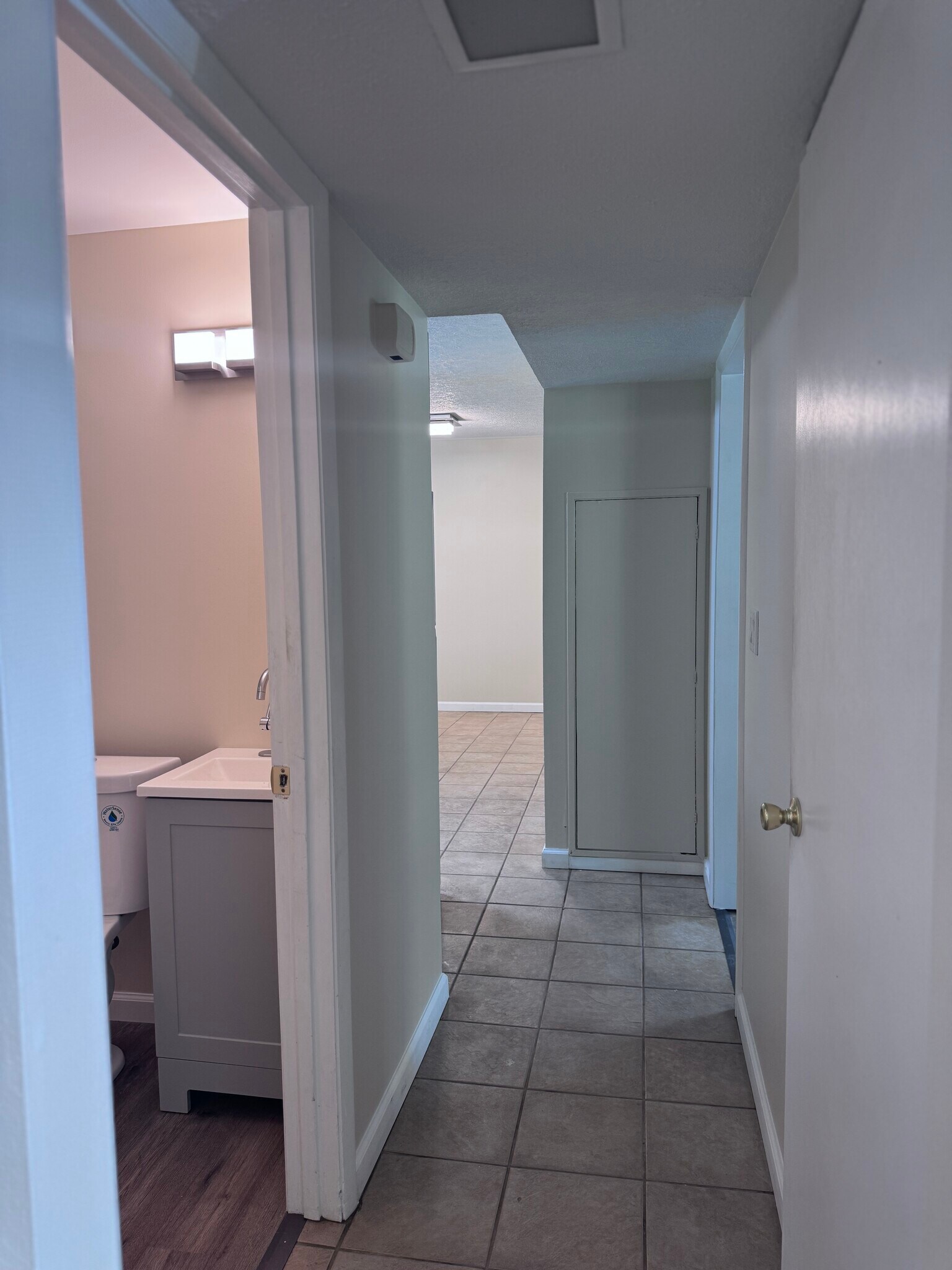 Building Photo - 5589 Goldenrod Dr