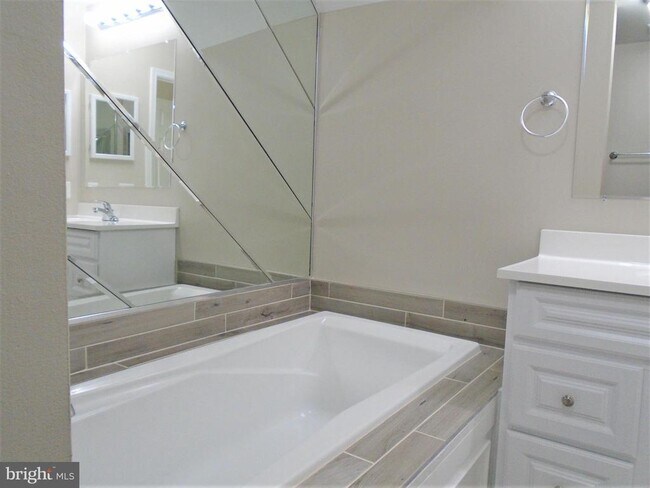 Building Photo - 1914 Duffield Ln