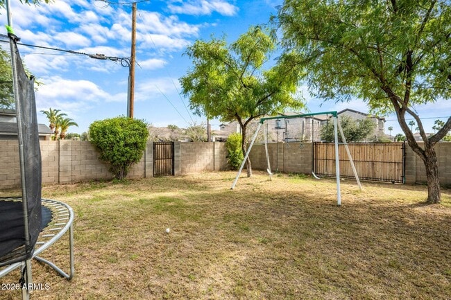 Building Photo - 1831 W Northview Ave