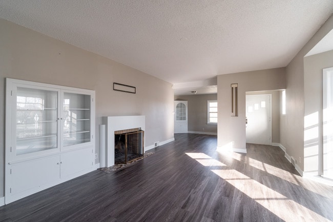 Building Photo - 603 W 18th St