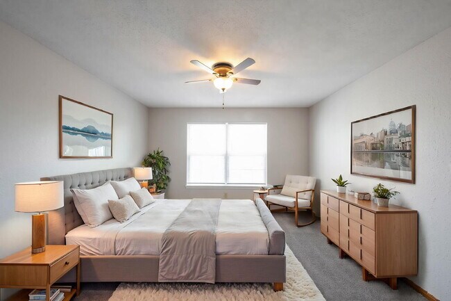 Building Photo - "Charming 3-Bedroom Haven with 2.5 Baths in Indianapolis – Your Perfect Retreat on Liverpool Way!"