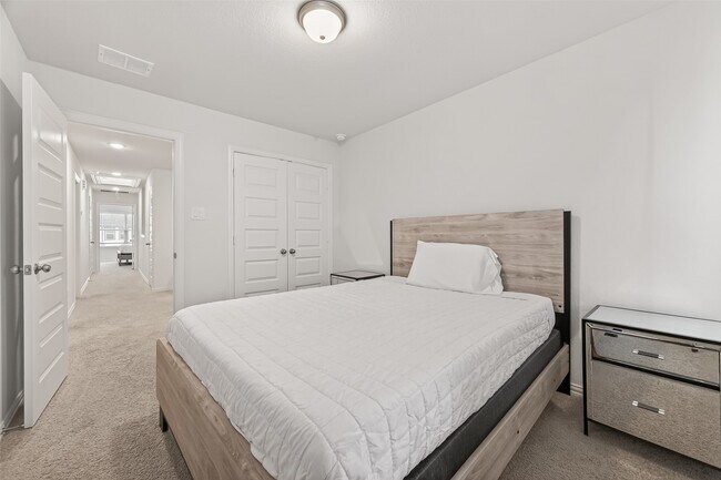 Building Photo - 27926 Western Crk Ct