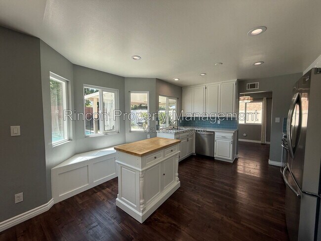 Building Photo - 13106 Knotty Pine St