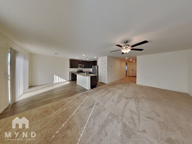 Building Photo - 282 S Oak St